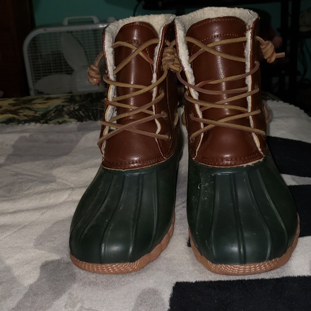 Duck boots
